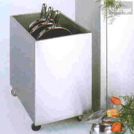 Drip container for bedpan washer