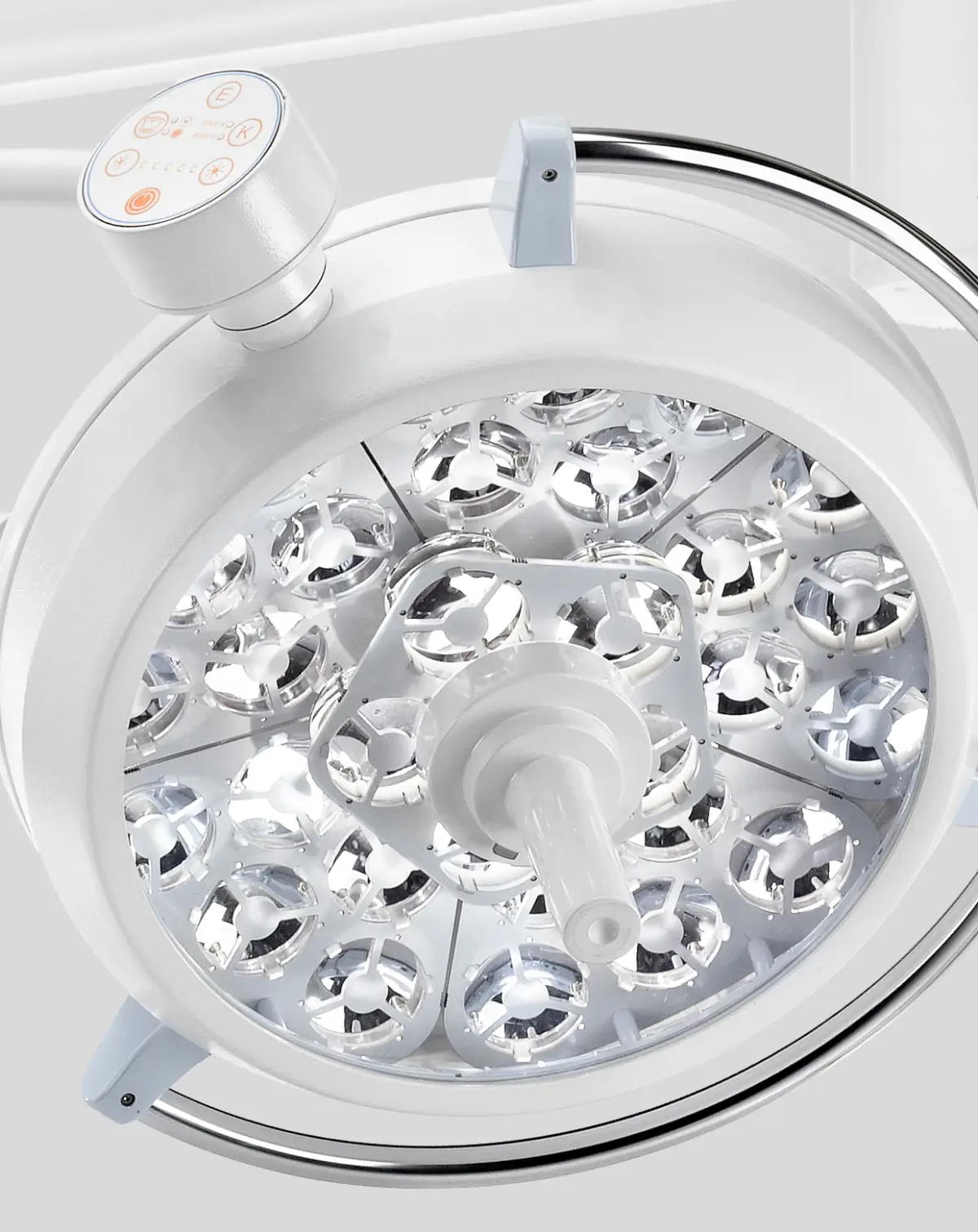 Pentaled 30 E is a scialytic led lamp for small surgery.